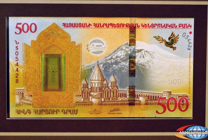 ЦБ Армении впервые ввел в оборот коллекционные композитные банкноты номиналом в 
500 драмов