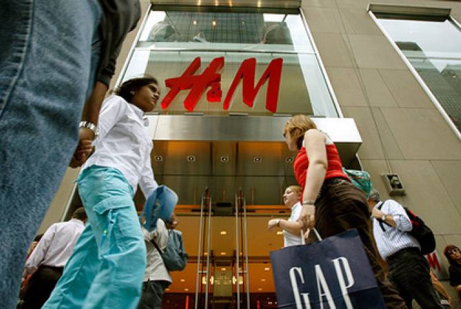 H&M ежегодно сжигает тонны новой одежды в Швеции, сообщили СМИ