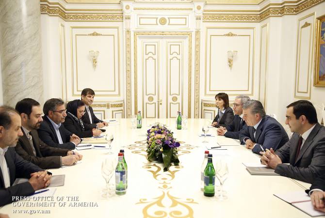 Премьер-министр Армении принял директора Национальной газовой компании и 
заместителя министра нефти Ирана
