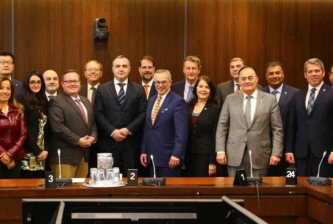 مجموعة الصداقة البرلمانية الكندية- الأرمينية تنتخب برايان ماي رئيساً جديداً في اجتماعها السنوي في 
مدينة اوتاوا 