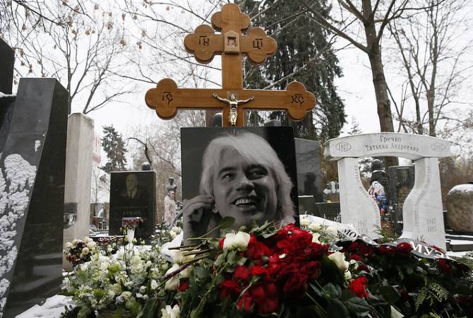 Урна с прахом Хворостовского захоронена на Новодевичьем кладбище в Москве