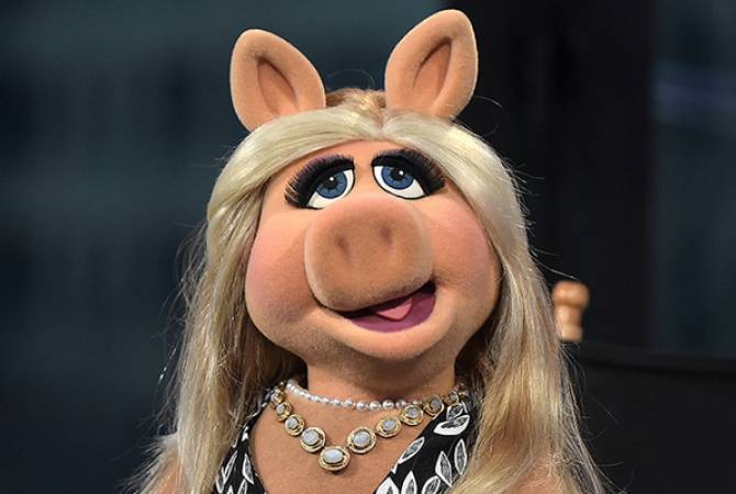 Миссис пигги. Маппет шоу свинья. Свинка Пигги из Маппет шоу. Мисс Пигги из Маппет шоу. Свинка Мисс Пигги.