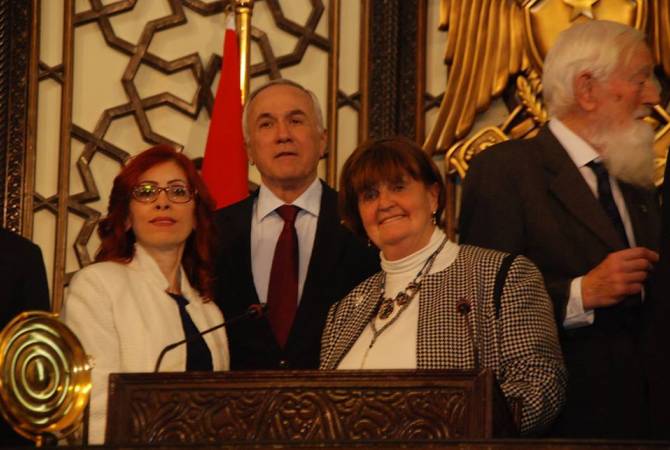 ممثلون عن مجلس اللوردات البريطاني يناقشون وضع المجتمع الأرمني بسوريا مع النائبة في البرلمان 
السوري نورا أريسيان