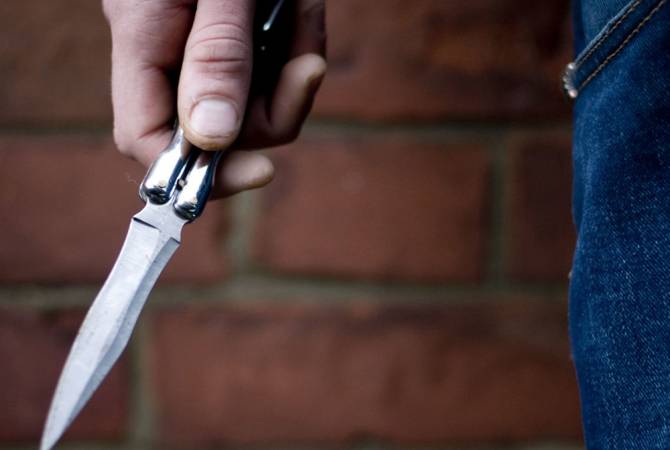 Один из жителей села Таиров угрожал окружающим ножом