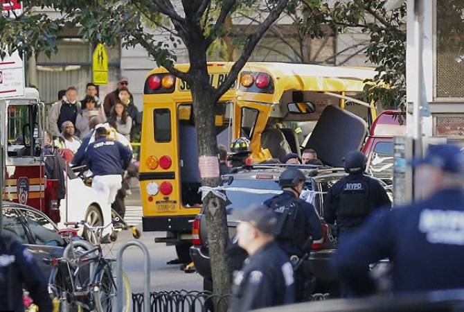 В Нью-Йорке смертник привел в действие самодельную бомбу: он сам, и еще три 
человека получили легкие травмы

