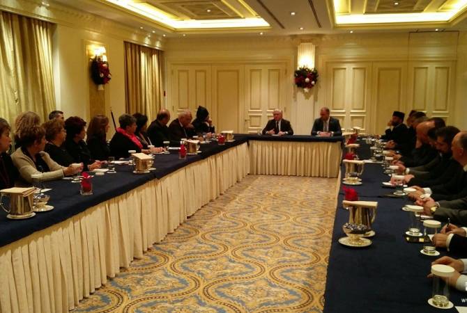 FM Nalbandian meets with representatives of Armenian organizations in Greece