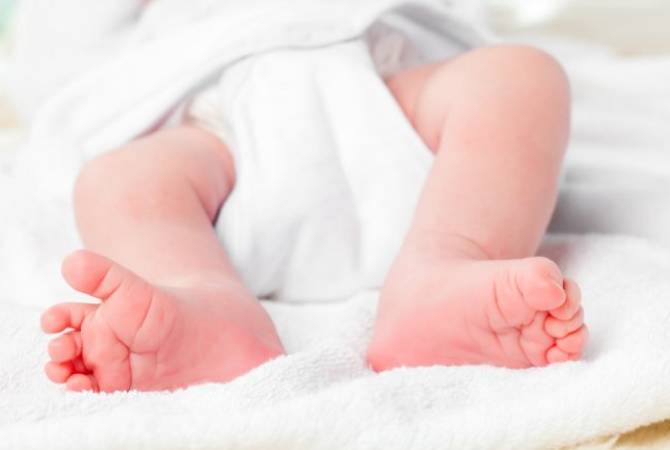  СМИ: британские кардиологи спасли младенца, родившегося с сердцем вне грудины 