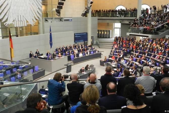  Бундестаг проголосовал за повышение зарплаты депутатов 