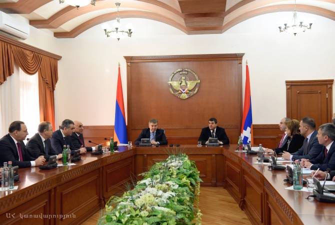  Հայաստանի և Արցախի վարչապետերը ընդլայնված կազմով քննարկել են 
համագործակցության որոշ ծրագրեր