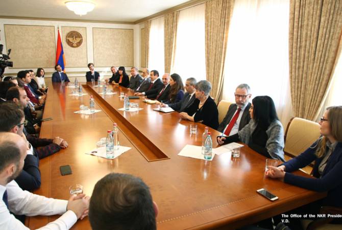 رئيس آرتساخ باكو ساهاكيان يستقبل رئيس حزب «أرمينيا المزدهرة» كاكيك تساروكيان وممثلين عن 
تحالف المحافظين والإصلاحيين في أوروبا 