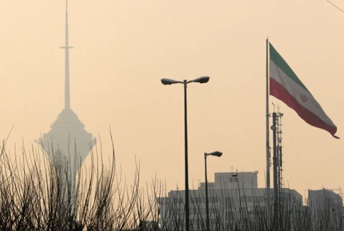 В Тегеране из-за загрязнения воздуха четвертый день подряд закрыты школы