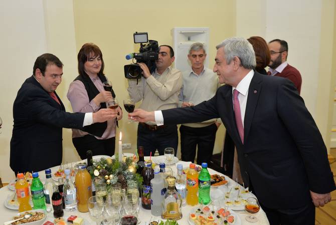 По случаю Нового года и Святого Рождества президент Армении пригласил на приём 
представителей СМИ