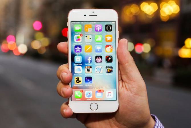 СМИ: на Apple подали в суд за замедление старых iPhone