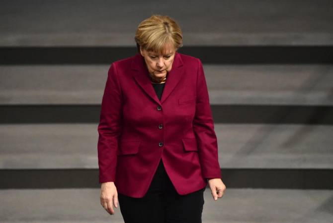  Опрос: почти каждый второй немец выступает за досрочный уход Меркель с поста 
канцлера 