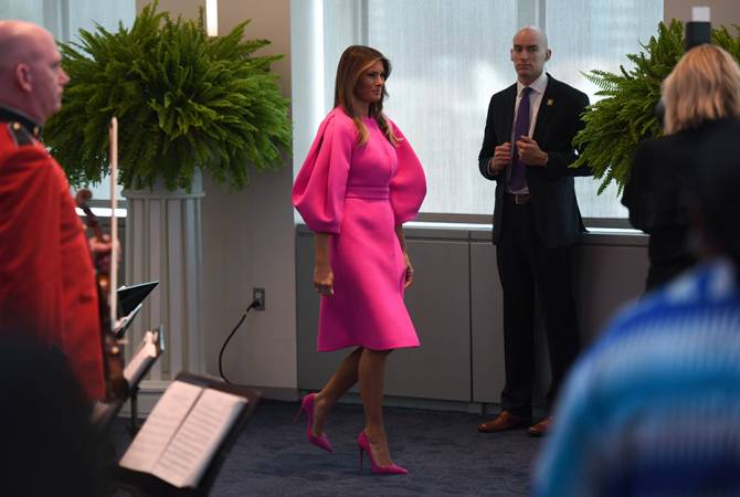 Выбраны самые безумные наряды жены президента США