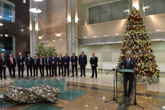 Президент Армении в Центральном банке принял участие в приёме, организованном по 
случаю праздников Нового года и Святого Рождества
