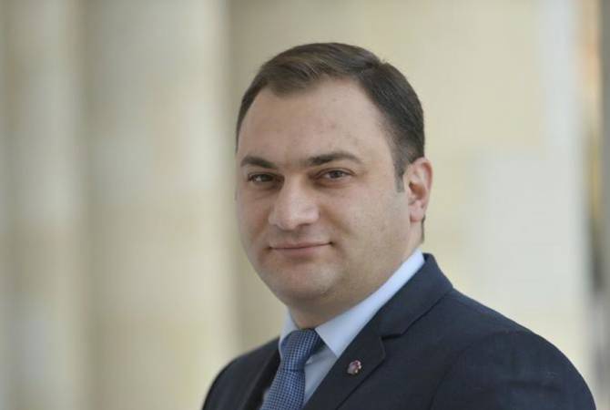 В праздничные дни президент Армении Серж Саргсян находился в Армении: Владимир 
Акопян