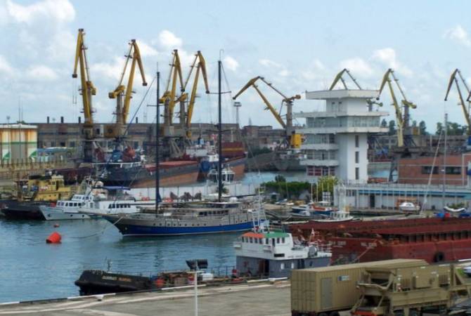 Порт Поти в Грузии закрыт второй день из-за шторма