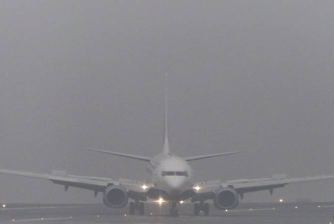 Из-за густого тумана  самолеты не могут  сесть в международном аэропорту «Звартноц» 