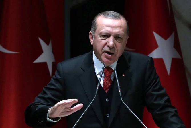 إردوغان يهدد الولايات المتحدة بأنه في حال تجهيزها لقوات كردية بسوريا ستواجه حليفتها الإستراتيجية 
تركيا