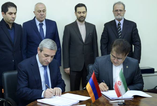 Armenian, Iranian sides sign agreement for designing and constructing new bridge on 
Bagratashen checkpoint