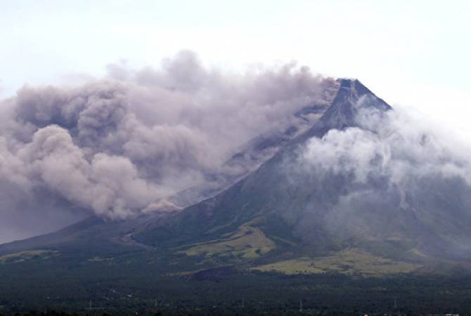 Власти Филиппин расширили зону эвакуации из-за угрозы извержения вулкана