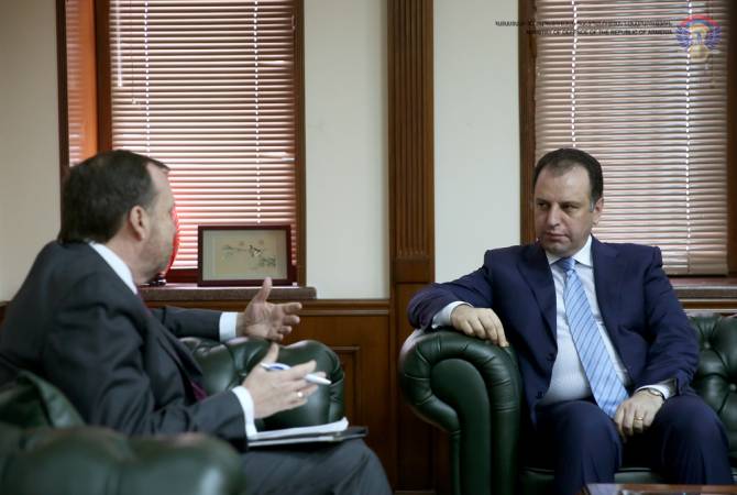Armenian Defense Minister receives U.S. Ambassador to Armenia