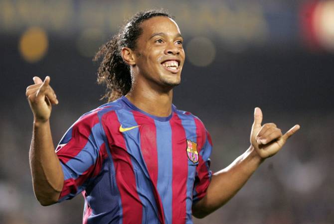 Ronaldinho signs 1-year extension with Atletico