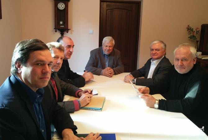 Сопредседатели Минской группы ОБСЕ призвали стороны укрепить относительный покой 
на линии соприкосновения