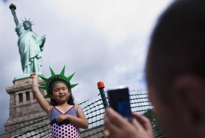 Власти штата Нью-Йорк нашли деньги, чтобы вновь открыть статую Свободы для туристов