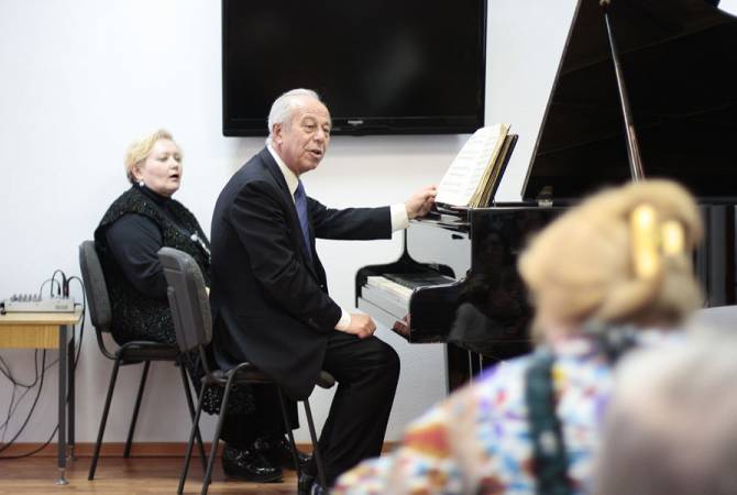 Russian PM Medvedev notes unique talent of pianist Tigran Alikhanyan  