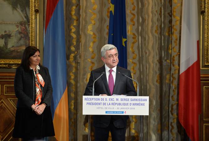 Президент Армении встретился с мэром Парижа
