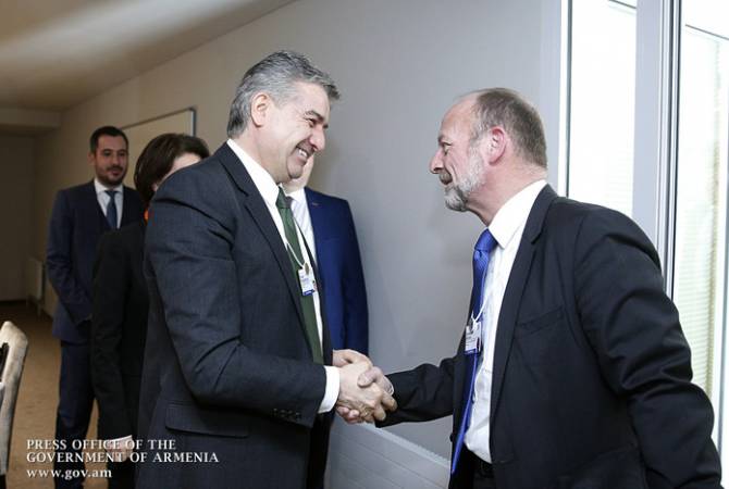 Armenian PM meets President of Swiss National Council in Davos