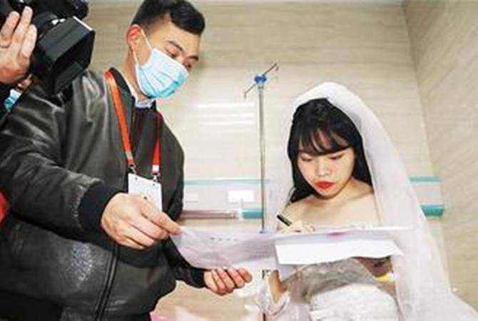 Больная раком китаянка устроила свадьбу сама с собой