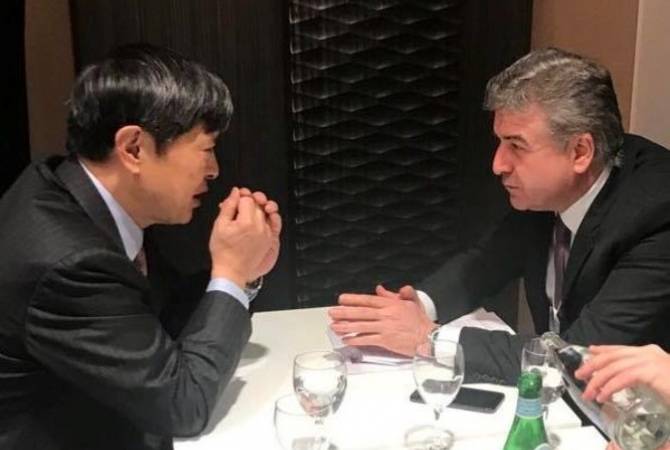 رئيس الوزراء كارن كارابيتيان يلتقي مع رئيس وكالة التعاون الدولي الياباني شينيتشي كيتاوكا في دافوس 
وبحث مشاريع الوكالة في أرمينيا