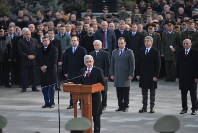 اليوم لدينا جيش مختلف نوعياً ومجهز بأحدث الأسلحة والتكنولوجيات- الرئيس سركيسيان في كلمته 
لمقبرة الشهداء بمناسبة يوم الجيش-