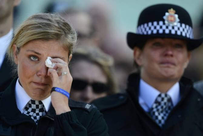 В Британии женщинам-полицейским разрешили раздеваться и плакать