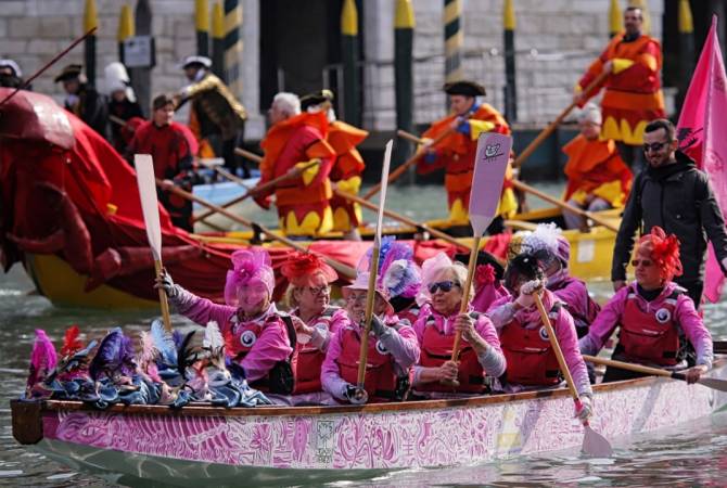 Парад лодок в Венеции: как стартовал Венецианский карнавал