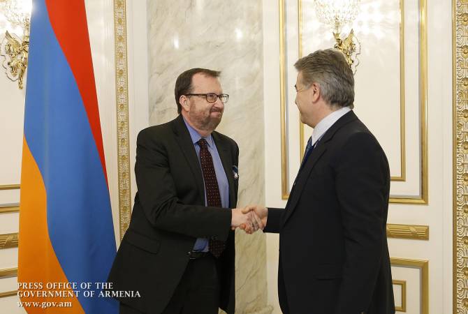 Премьер-министр Армении принял Чрезвычайного и Полномочного посла США
