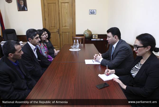 Вице-спикер НС Армении обсудил с многодетными родителями закон “О многодетных 
семьях”
