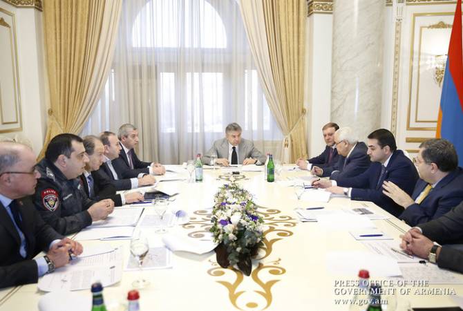 رئيس الوزراء كارن كارابيتيان يترأس جلسة مشاورات حول تحسين حركة المرور في العاصمة يريفان والحد 
من الاختناقات المرورية