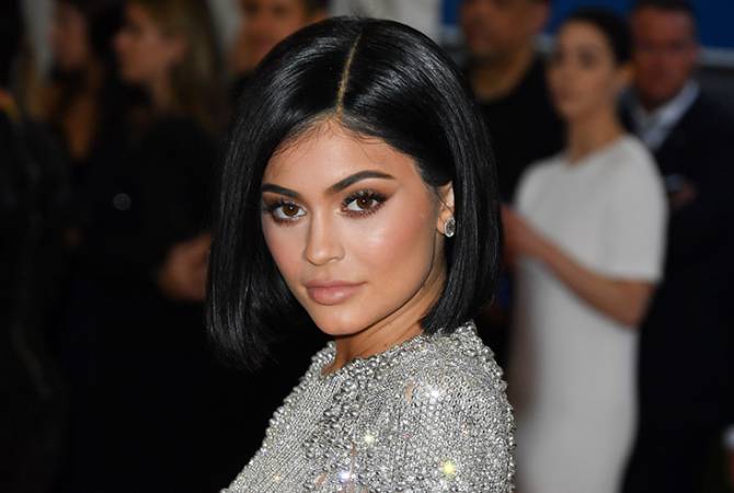 Kylie Jenner gives birth to baby girl