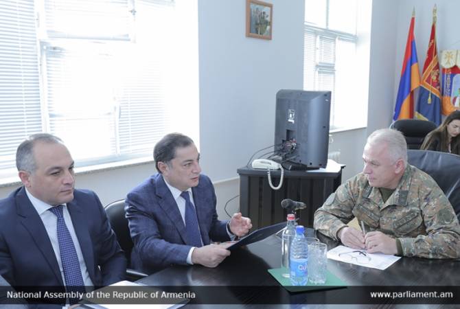 НС Армении передало Министерству обороны Арцаха десять миллионов драмов