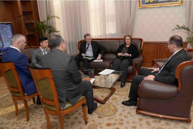 Finance minister meets Moody’s analysts in Yerevan