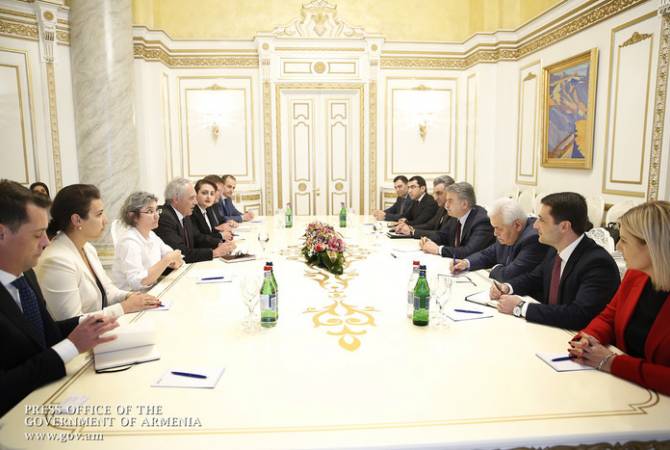 Armenian PM, international experts discuss introduction of agricultural insurance 