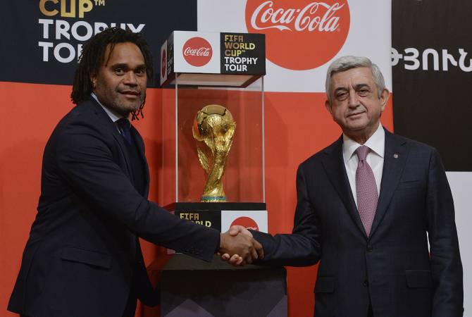 Президент Армении присутствовал на церемонии принятия Кубка мира ФИФА
