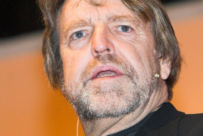 Internet rights advocate John Perry Barlow dies at 70