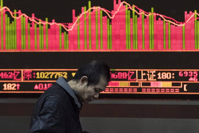 Китайские биржи рухнули вслед за американскими