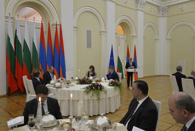От имени президента Армении дан официальный обед в честь президента Болгарии
