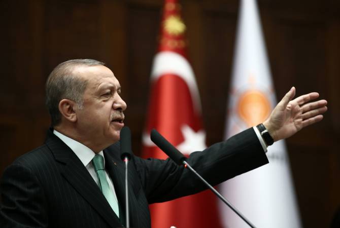 إردوغان يقول أن محاربة أمريكا للدولة الإسلامية أداء مسرحي وأصبح عملاً ضد تركيا ويرد على قائد قوات 
التحالف الأمريكي «لم تسمعوا عن الصفعة العثمانية»